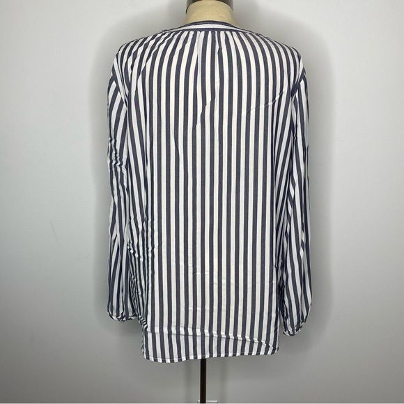 Old Navy Grey and White Quarter Button Down Notch Collar Blouse - Picture 3 of 6